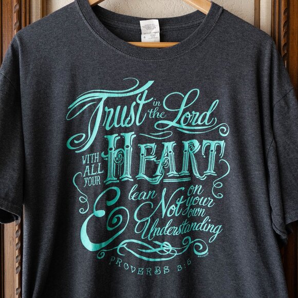 Fruit of the Loom Womens Graphic Tee Sz Large Christian Shirt Proverbs 3:5 Bible - Picture 2 of 5